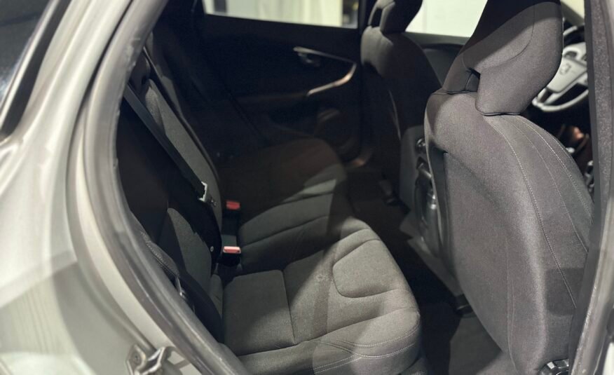 VOLVO V40 Kinect
