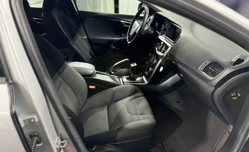 VOLVO V40 Kinect
