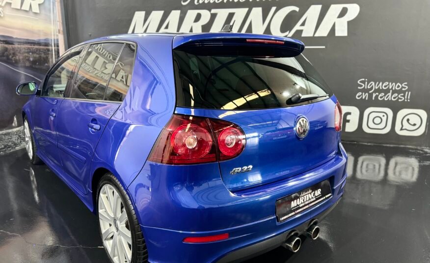 VOLKSWAGEN Golf R32