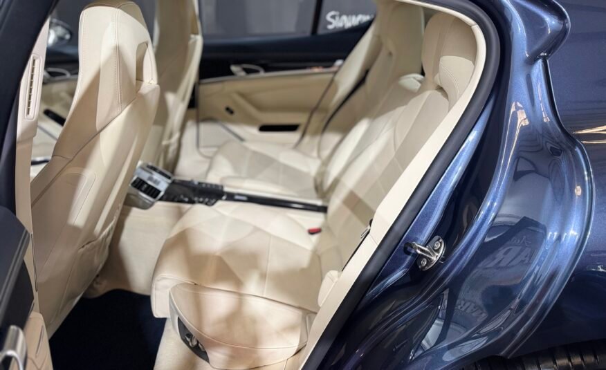 PORSCHE Panamera Turbo