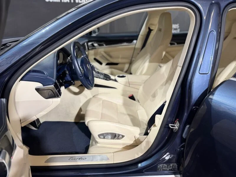 PORSCHE Panamera TURBO