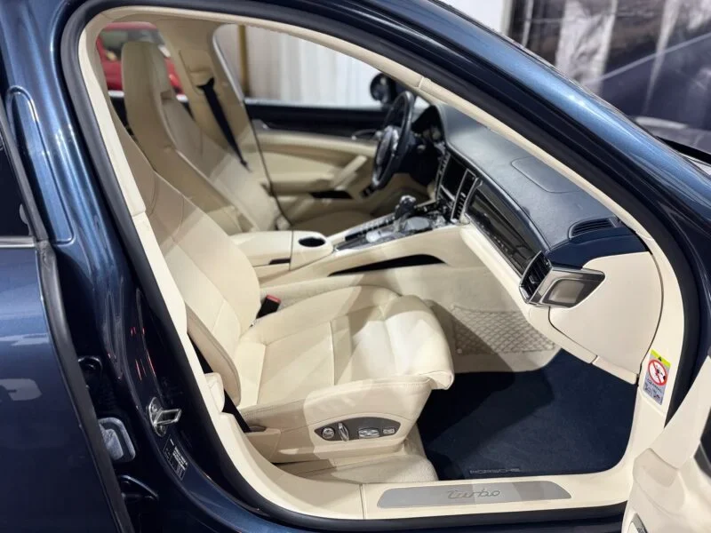 PORSCHE Panamera TURBO