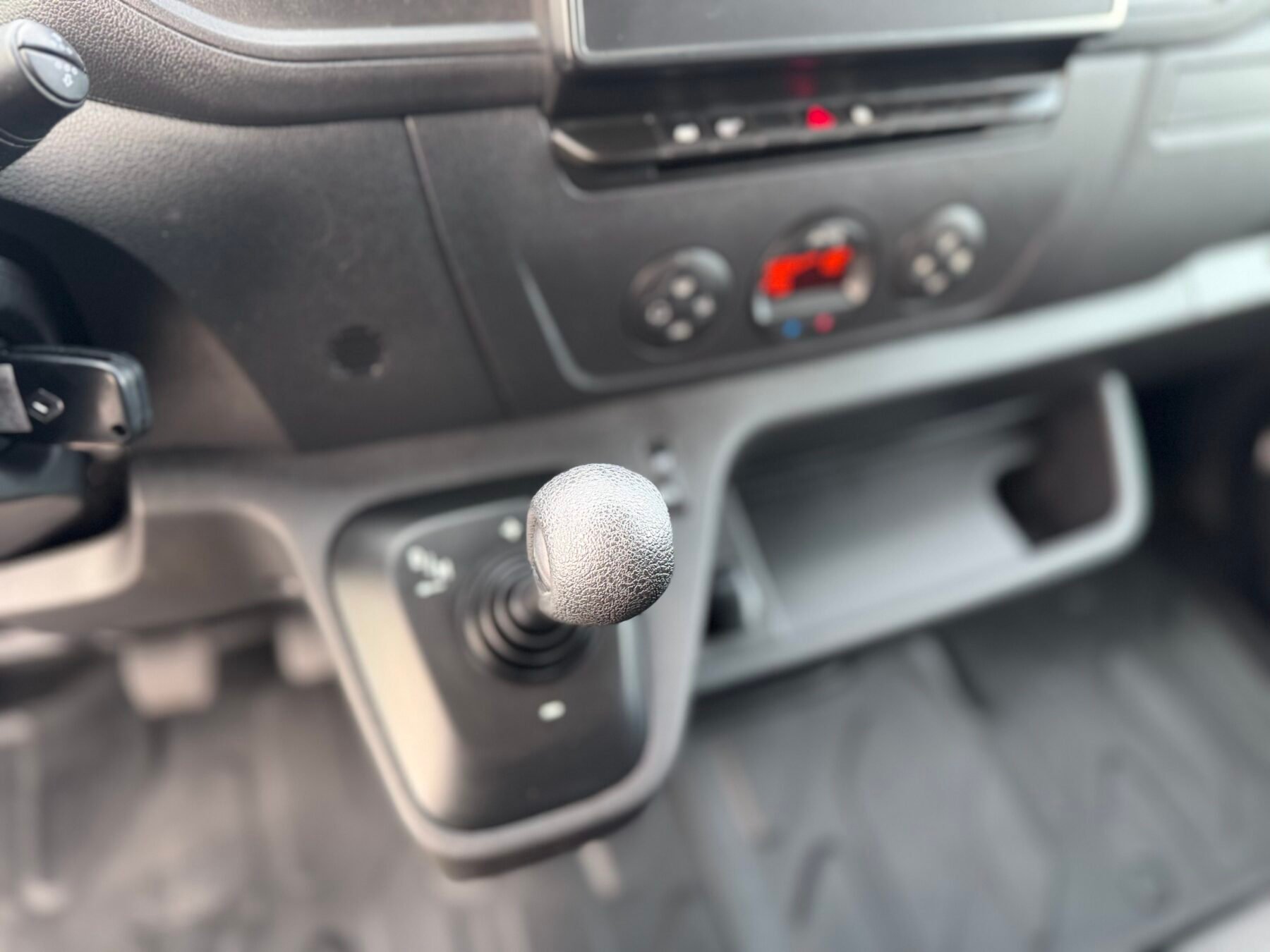 RENAULT MASTER L3 h2 báscula 