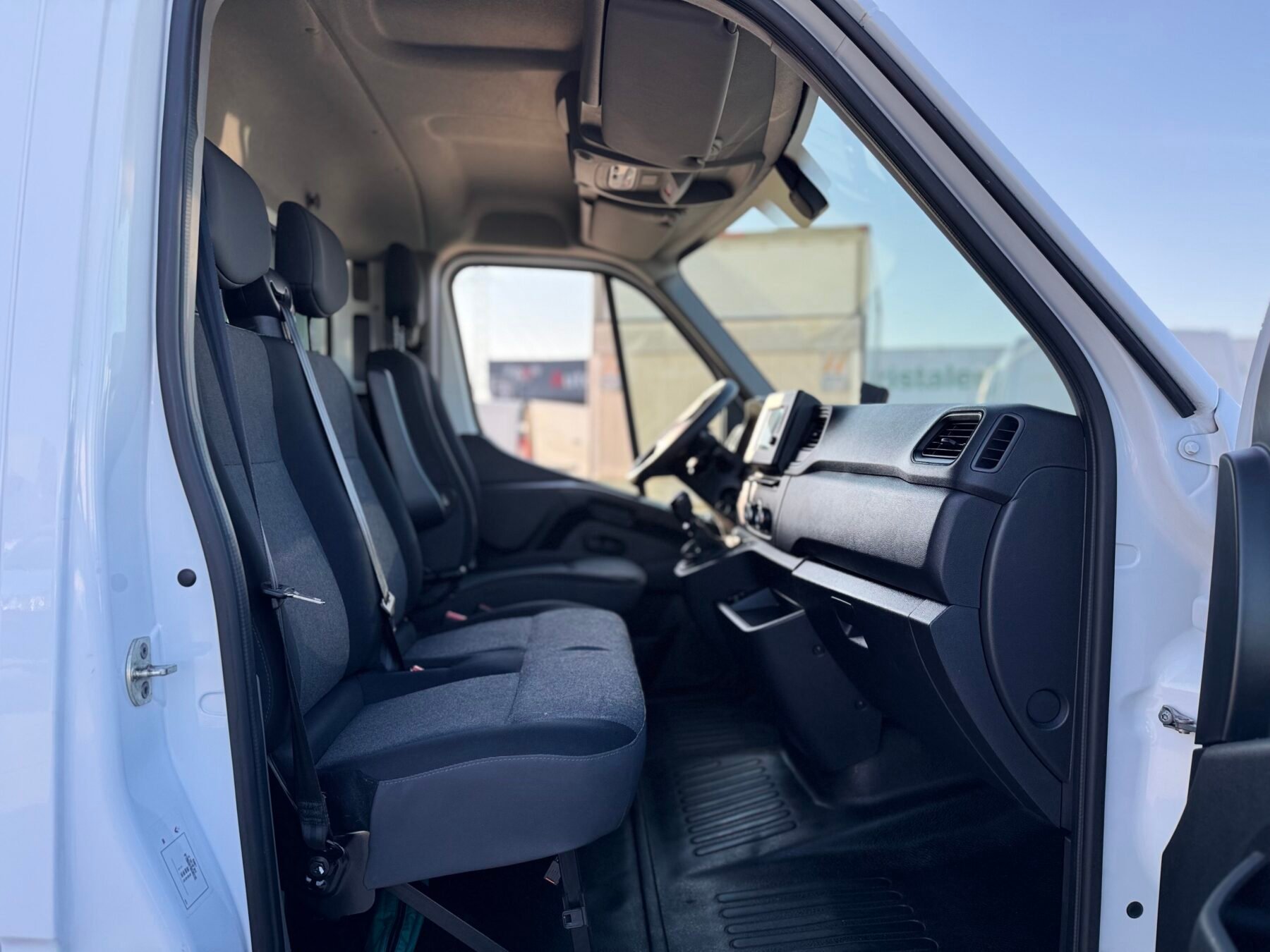 RENAULT MASTER Caja paquetera 