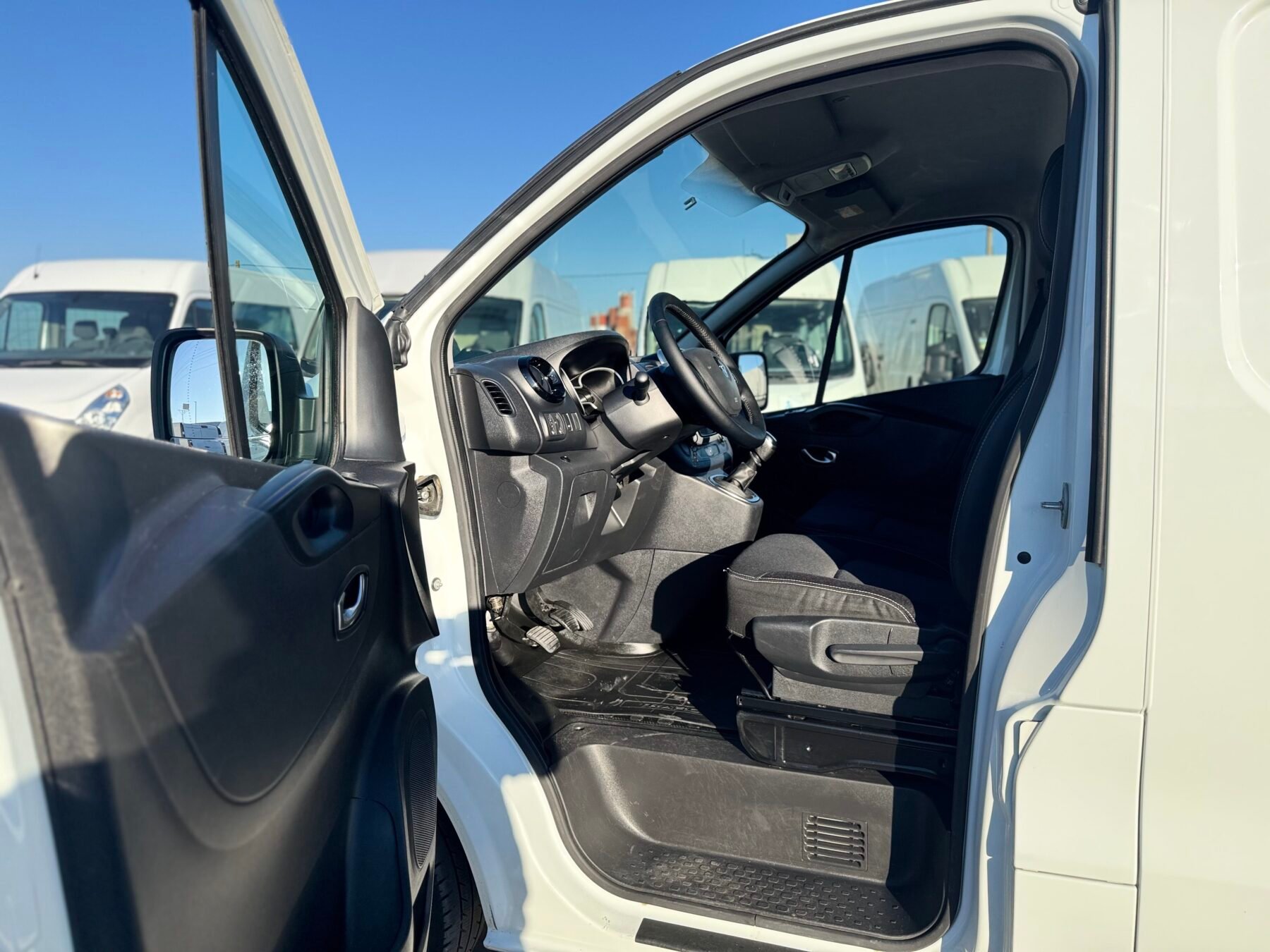 RENAULT TRAFIC L1 h1 