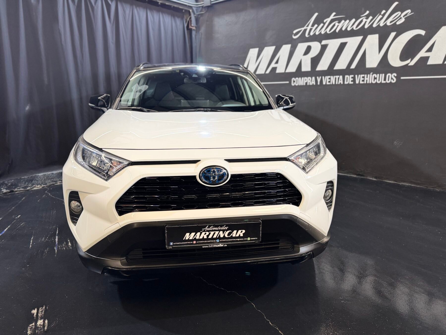 TOYOTA RAV4 Black night 