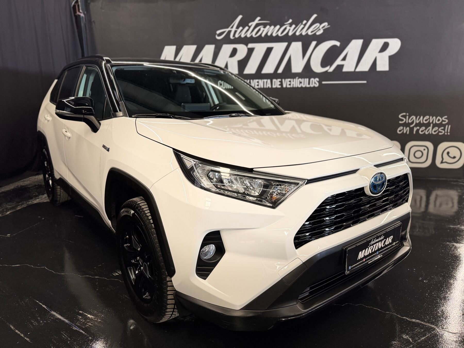 TOYOTA RAV4 Black night 