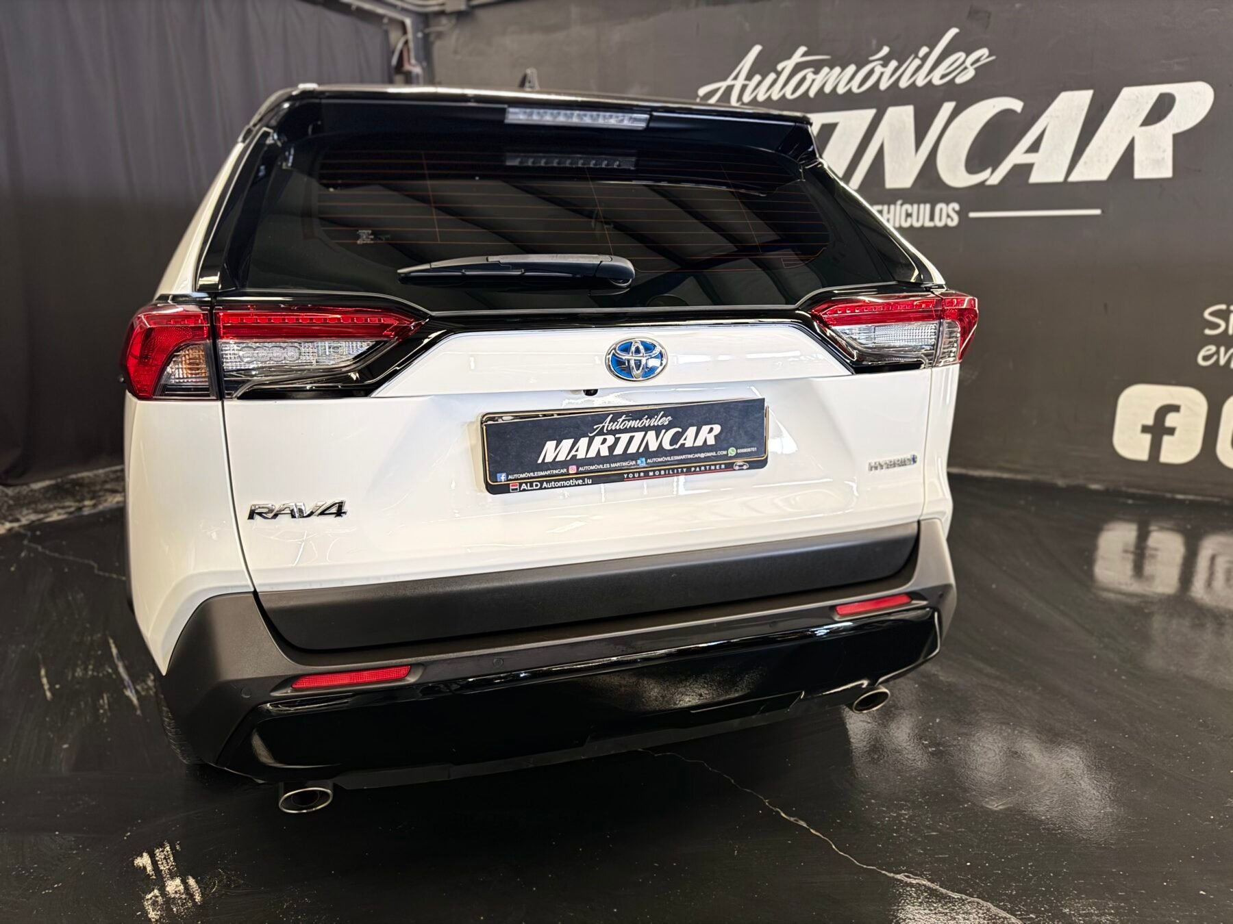 TOYOTA RAV4 Black night 