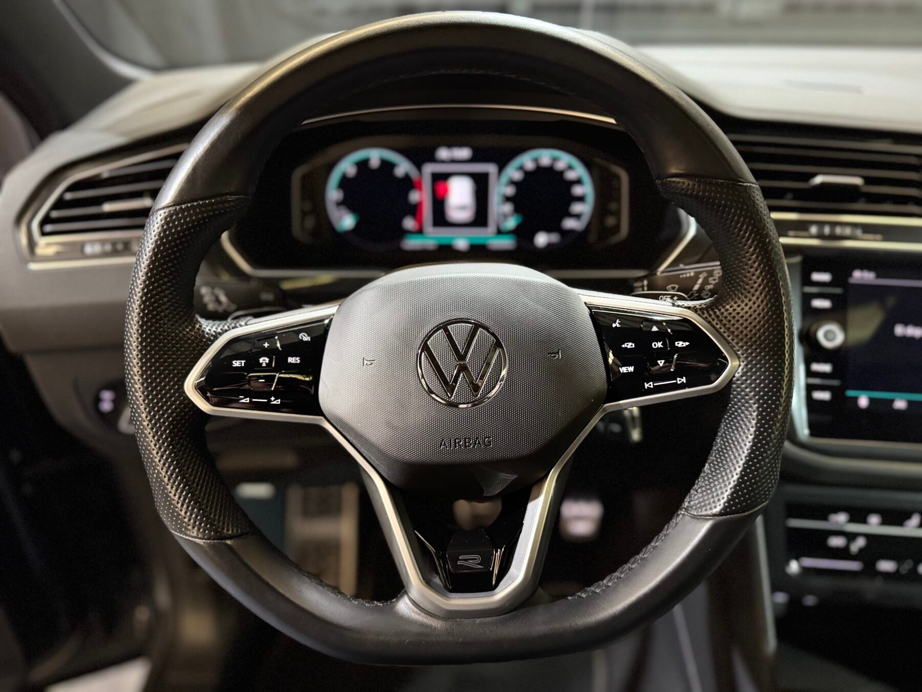 VOLKSWAGEN Tiguan R-line 