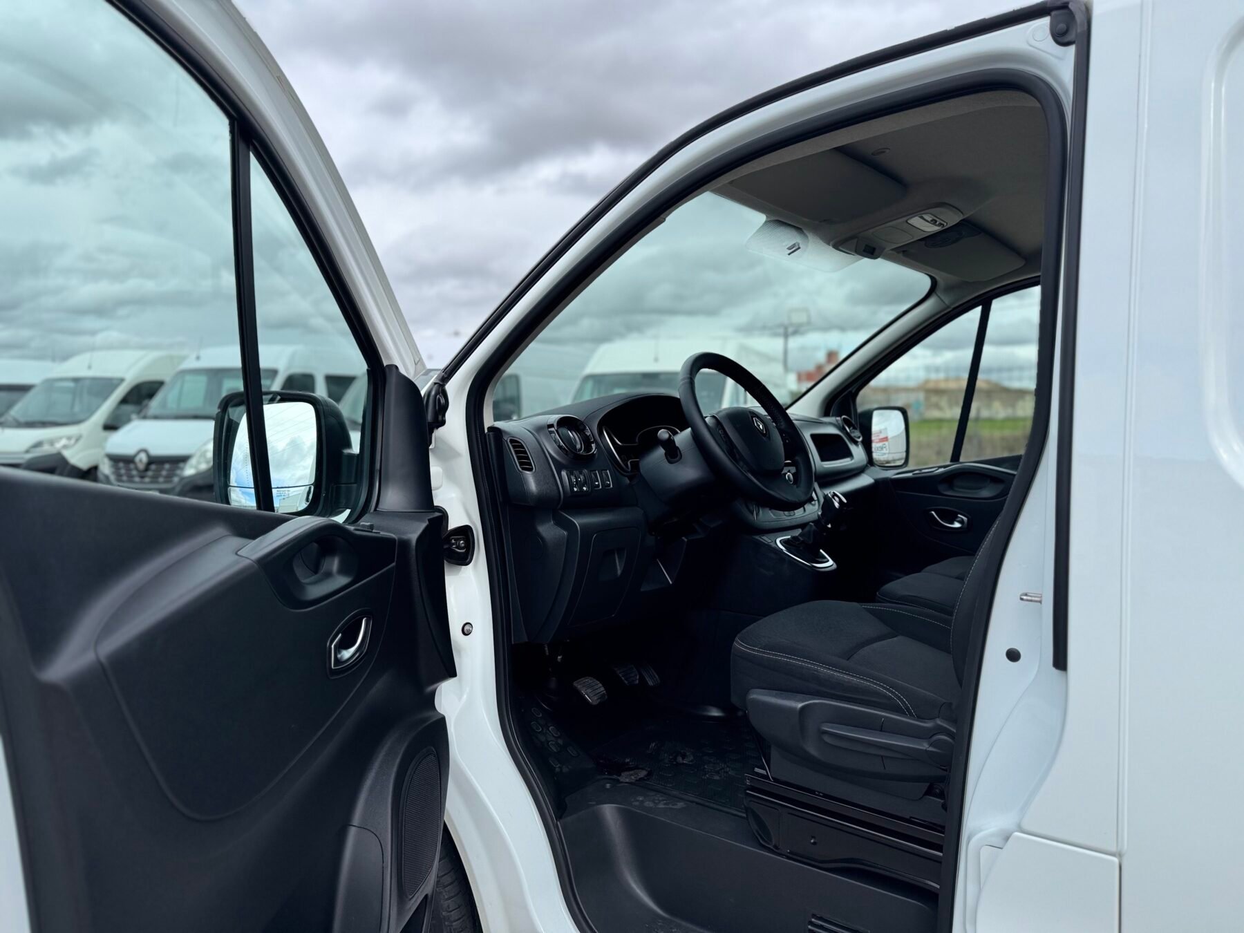 RENAULT TRAFIC L1 h1 