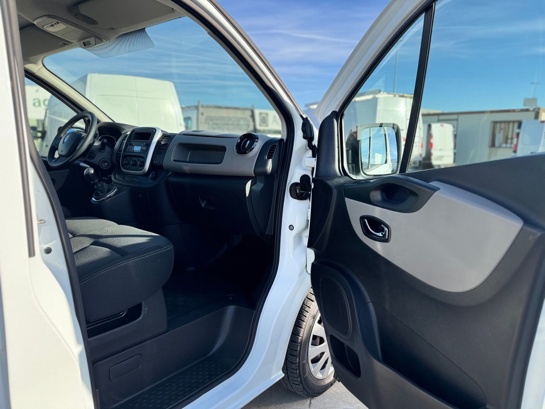 RENAULT TRAFIC L1 h2 sobre elevada 