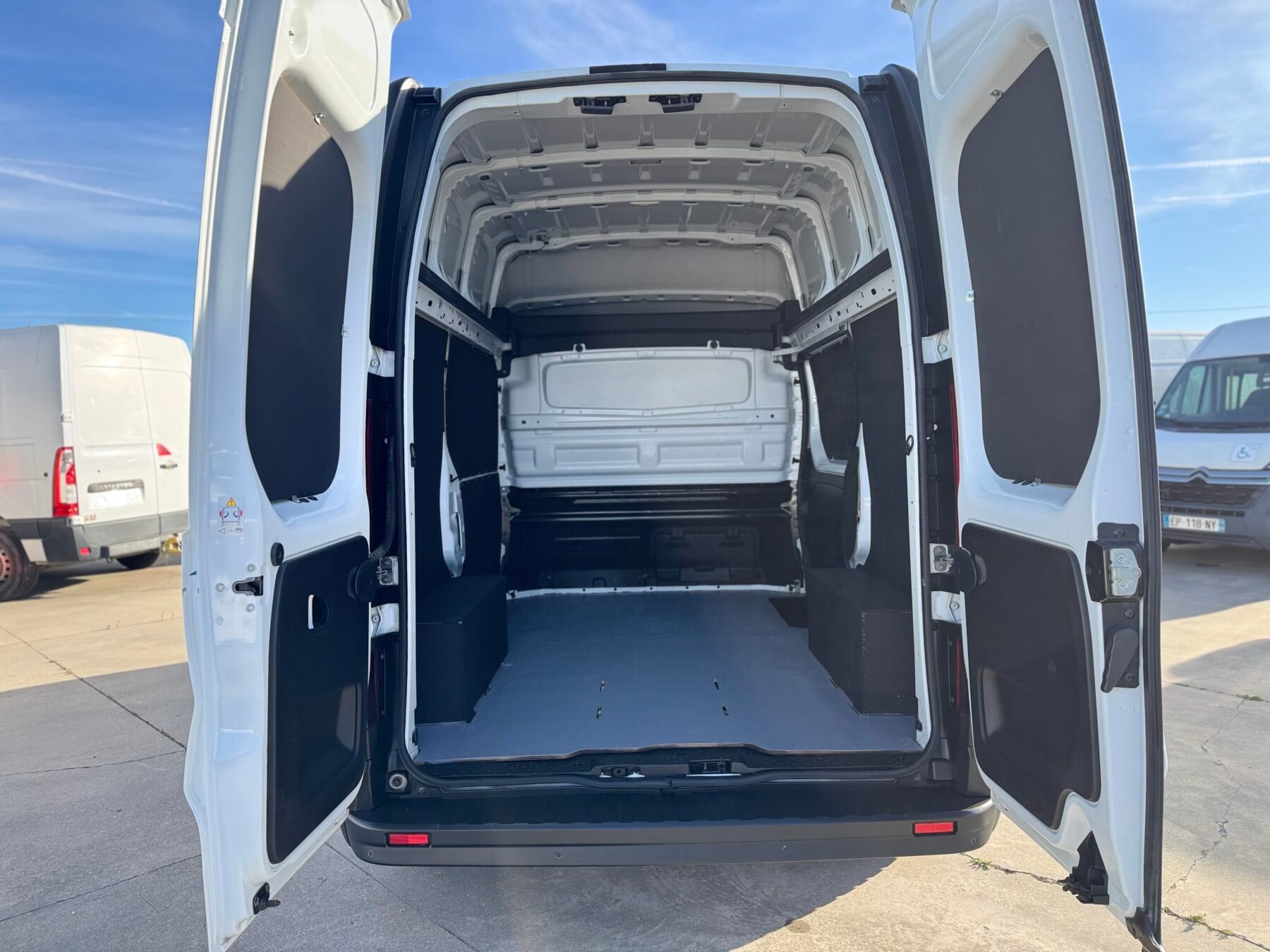 RENAULT TRAFIC L1 h2 sobre elevada 