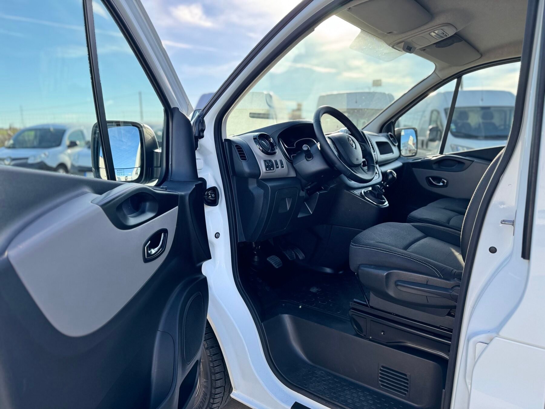 RENAULT TRAFIC L1 h2 sobre elevada 