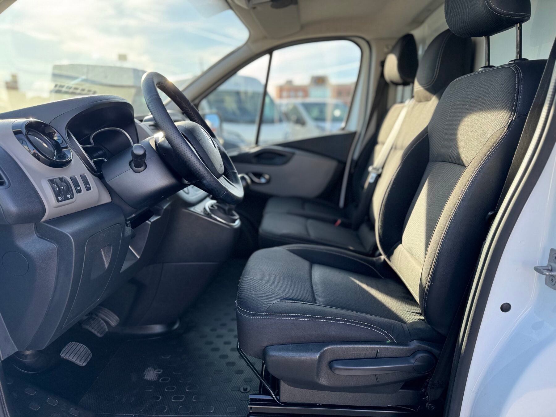 RENAULT TRAFIC L1 h2 sobre elevada 