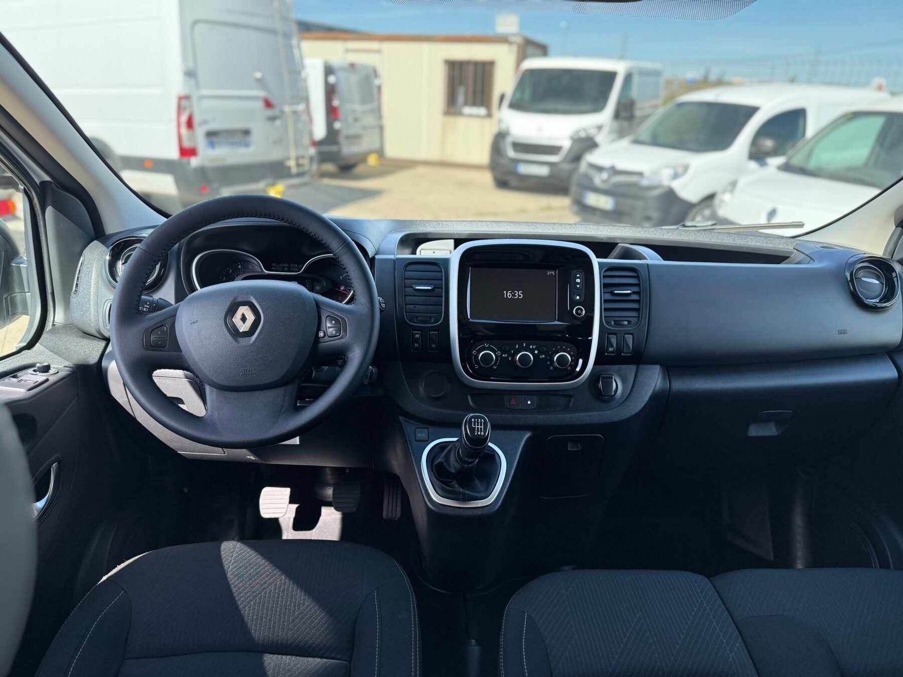 RENAULT TRAFIC 6 plazas 