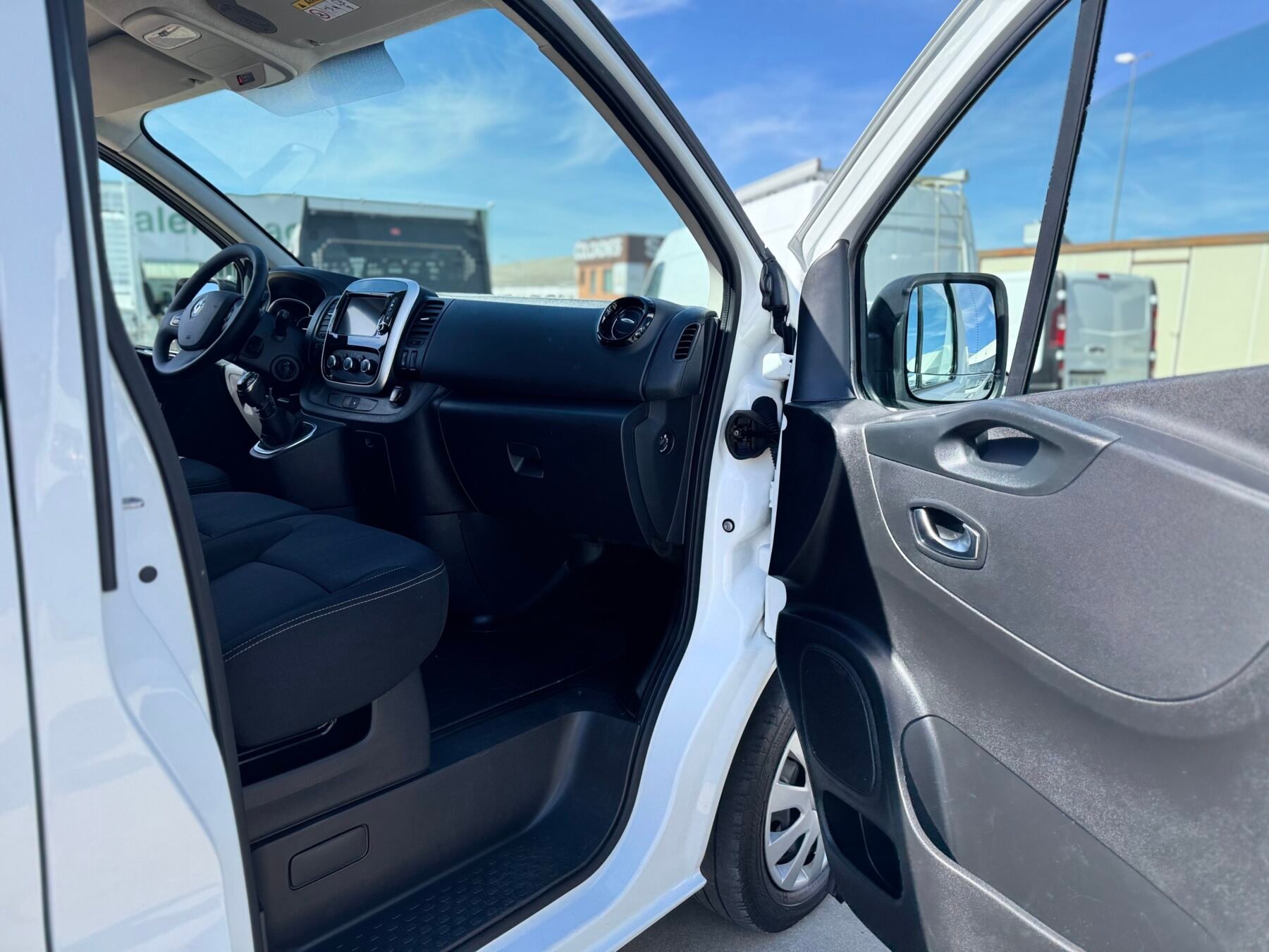 RENAULT TRAFIC 6 plazas 