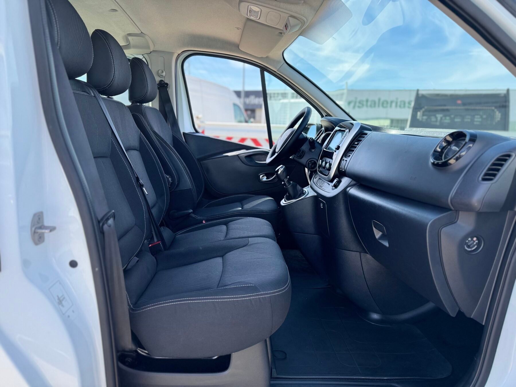 RENAULT TRAFIC 6 plazas 