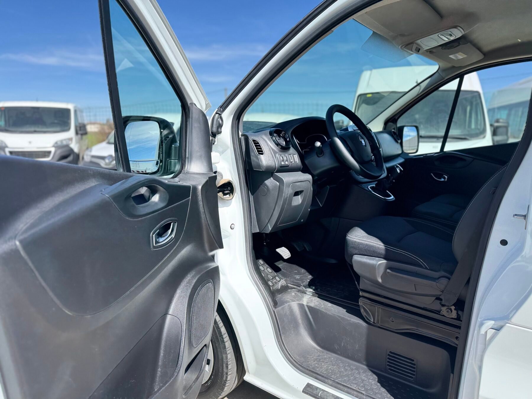 RENAULT TRAFIC 6 plazas 