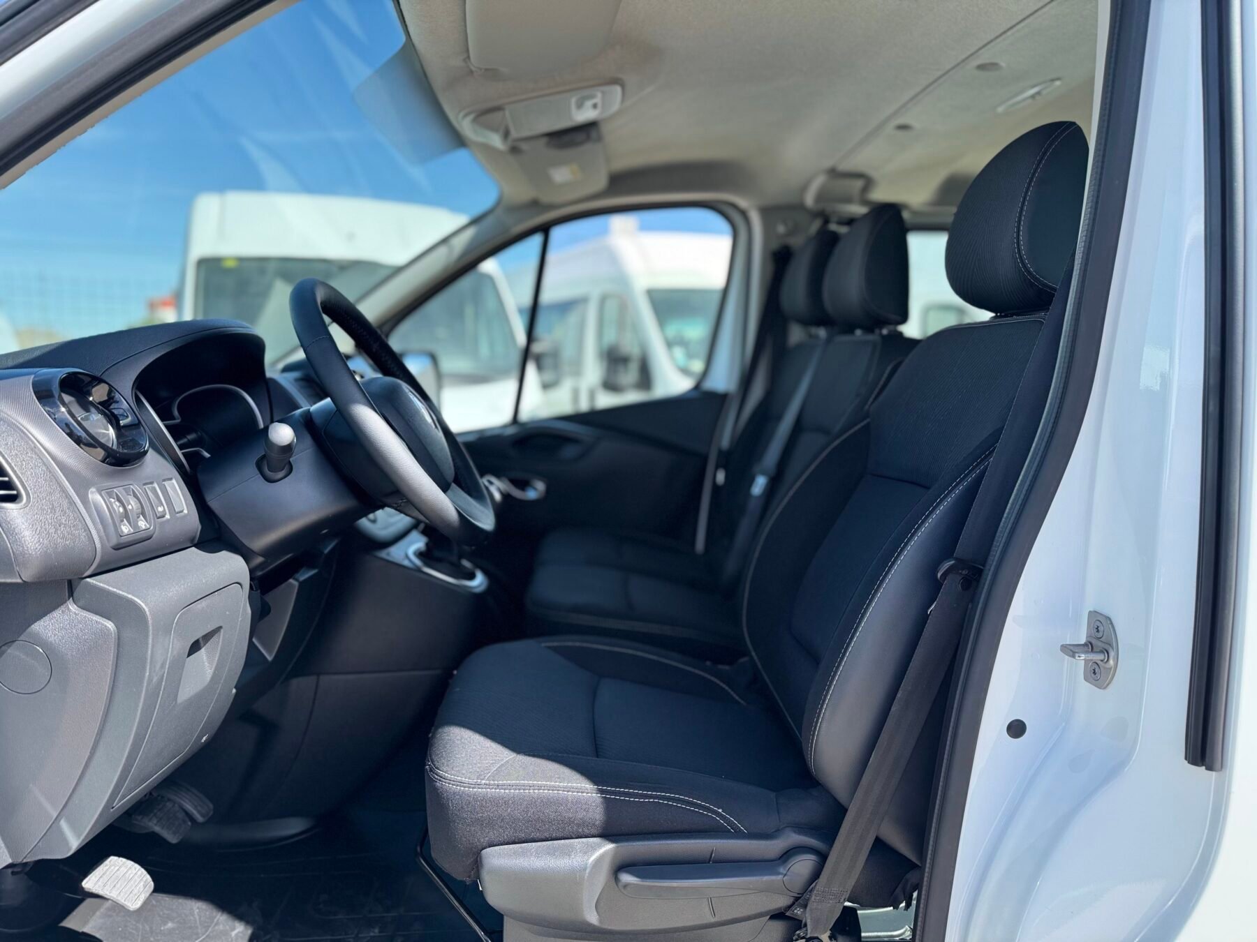 RENAULT TRAFIC 6 plazas 