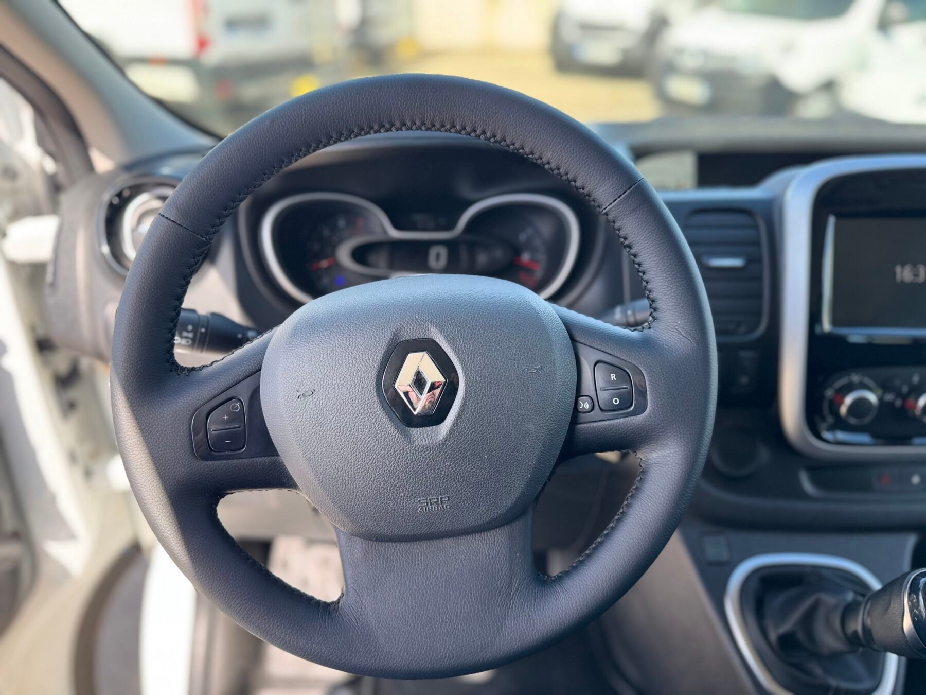 RENAULT TRAFIC 6 plazas 