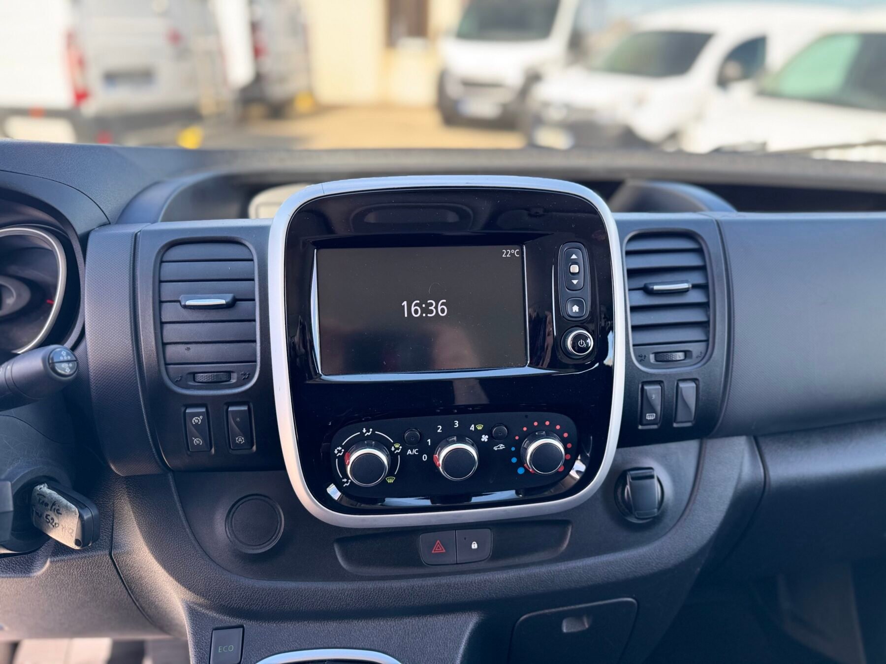 RENAULT TRAFIC 6 plazas 