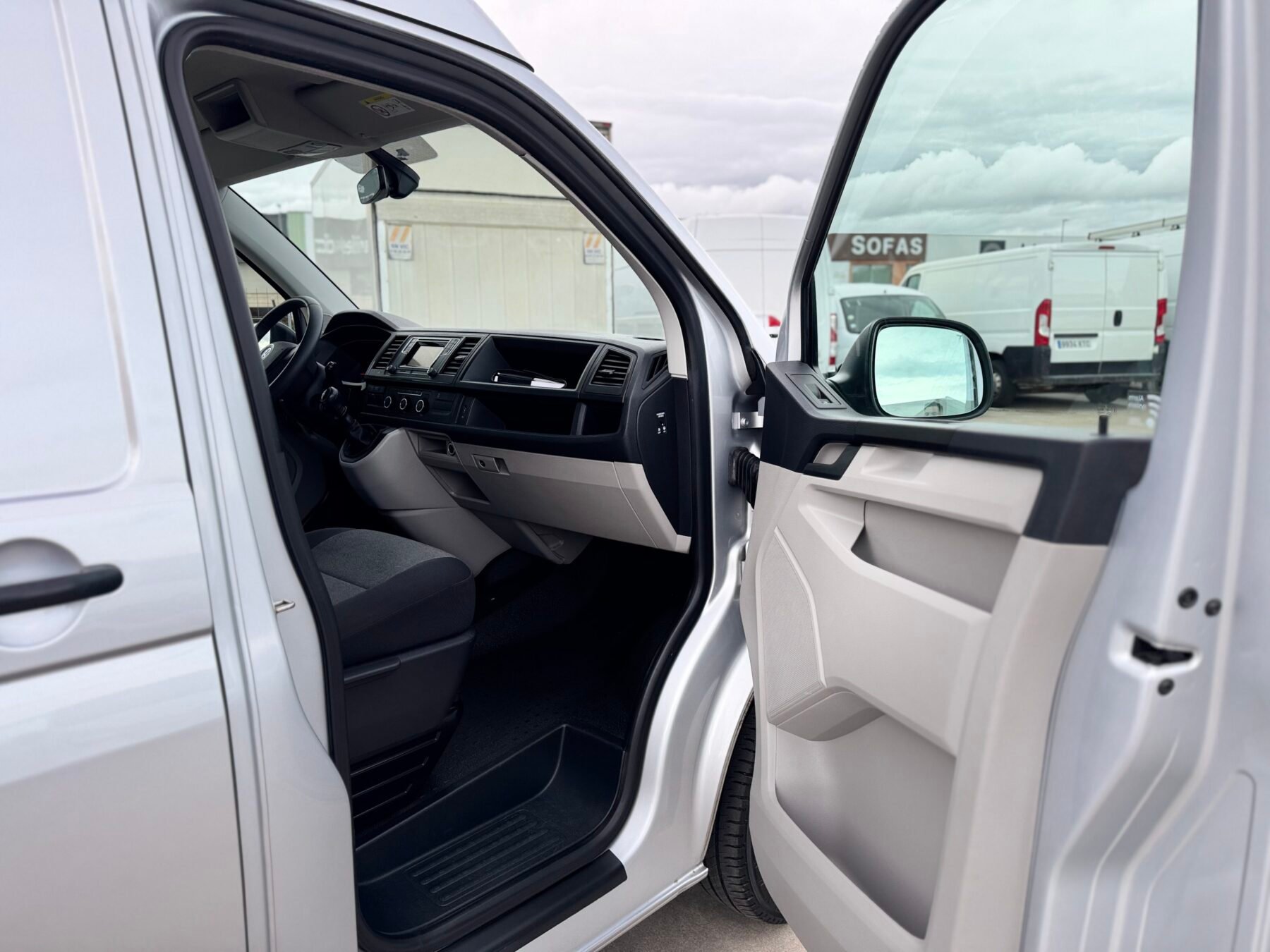 VOLKSWAGEN TRANSPORTER L1H2 