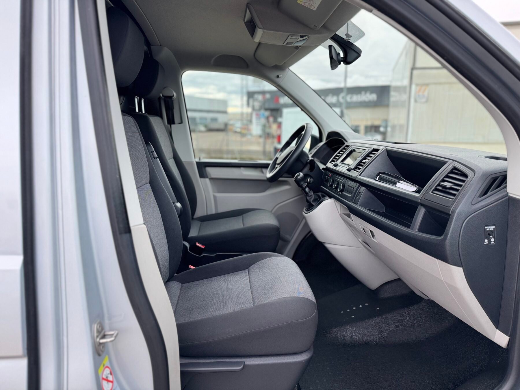 VOLKSWAGEN TRANSPORTER L1H2 