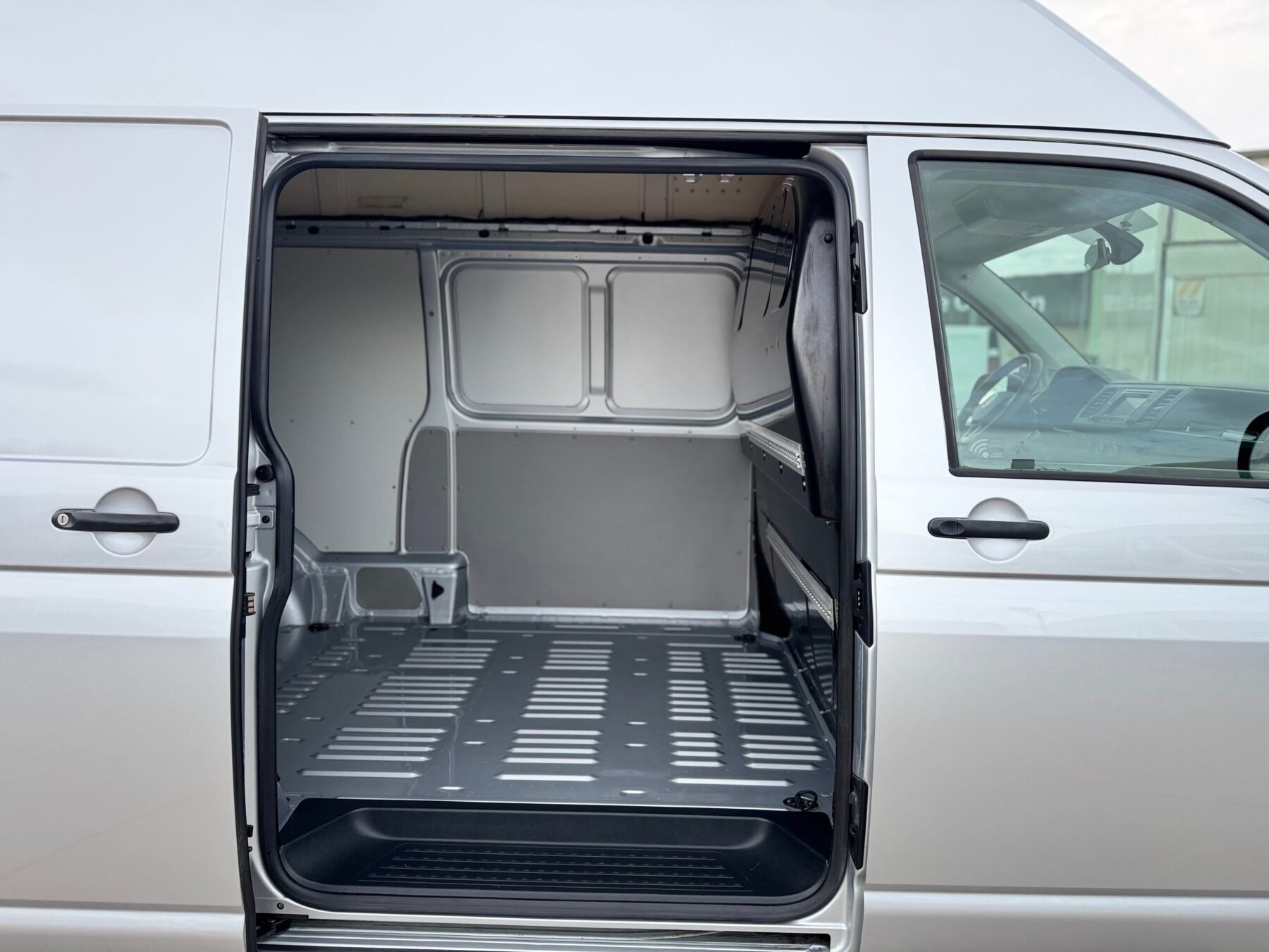 VOLKSWAGEN TRANSPORTER L1H2 