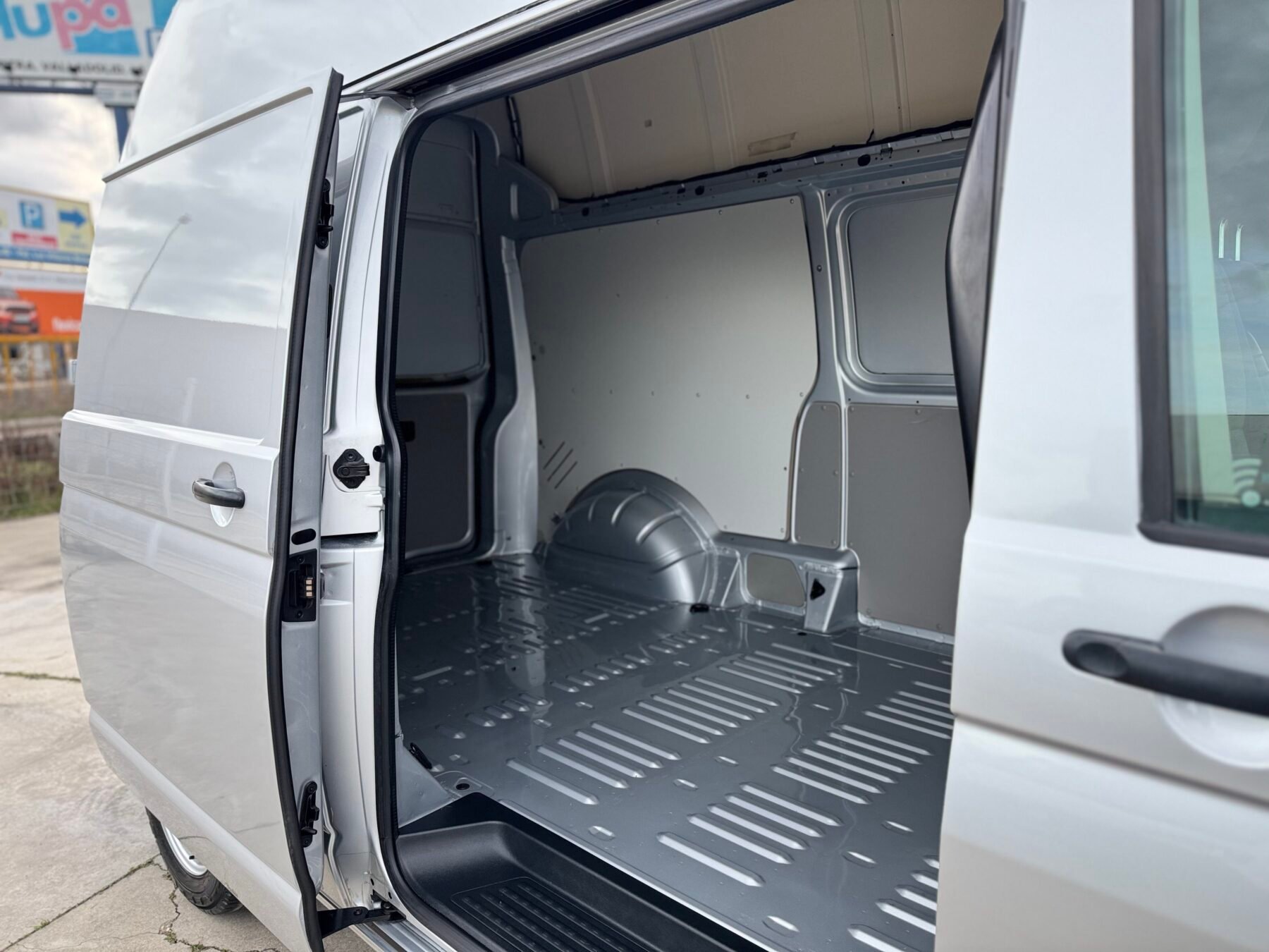 VOLKSWAGEN TRANSPORTER L1H2 