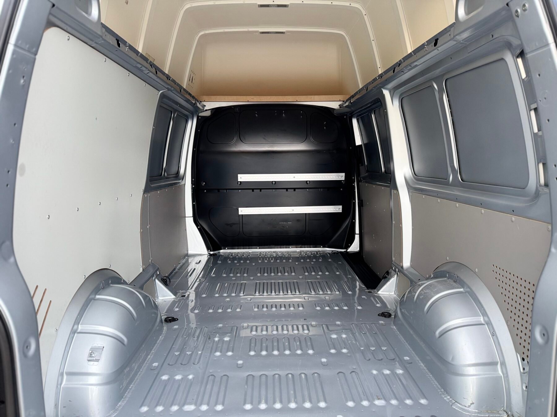 VOLKSWAGEN TRANSPORTER L1H2 