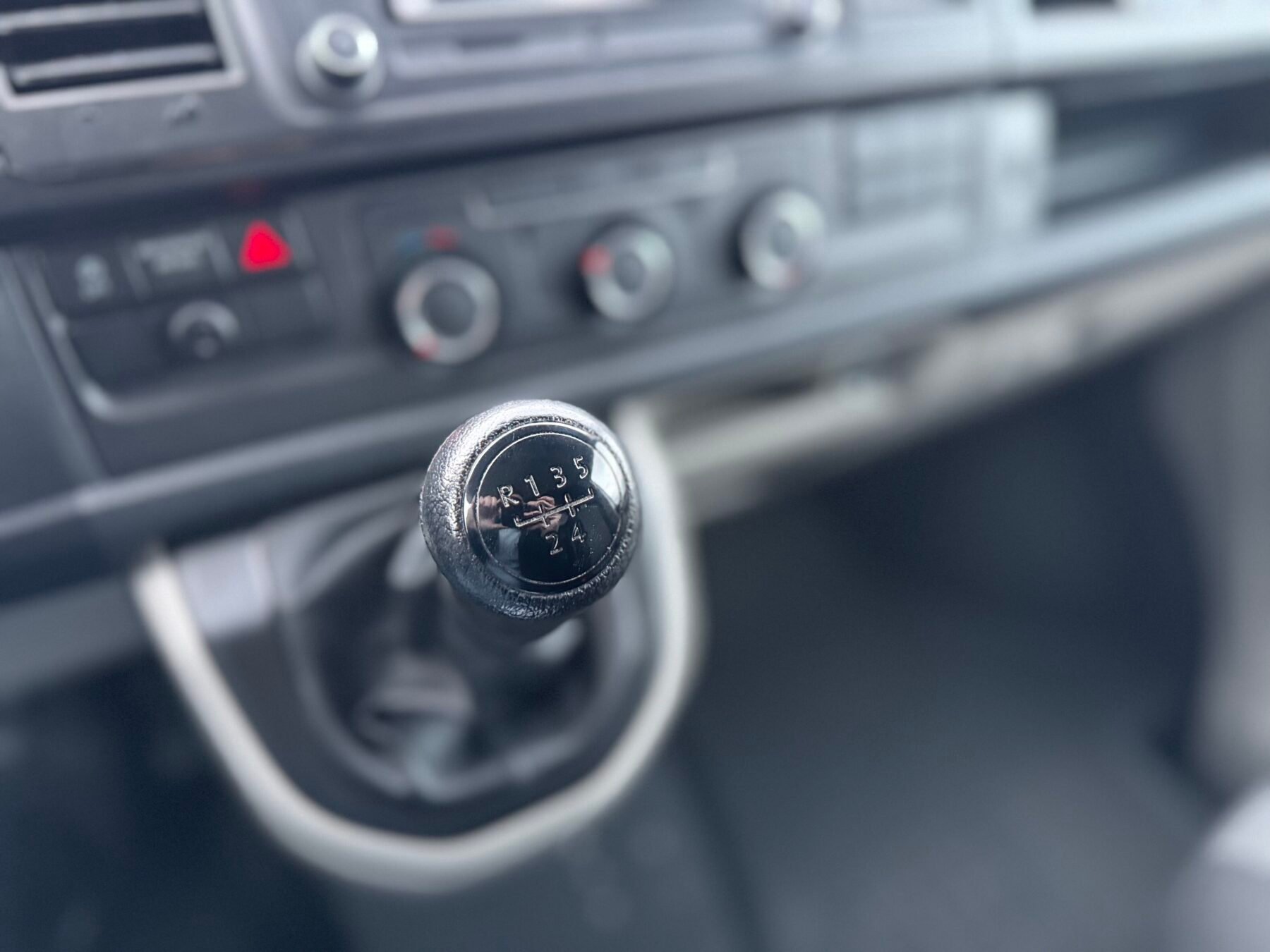 VOLKSWAGEN TRANSPORTER L1H2 