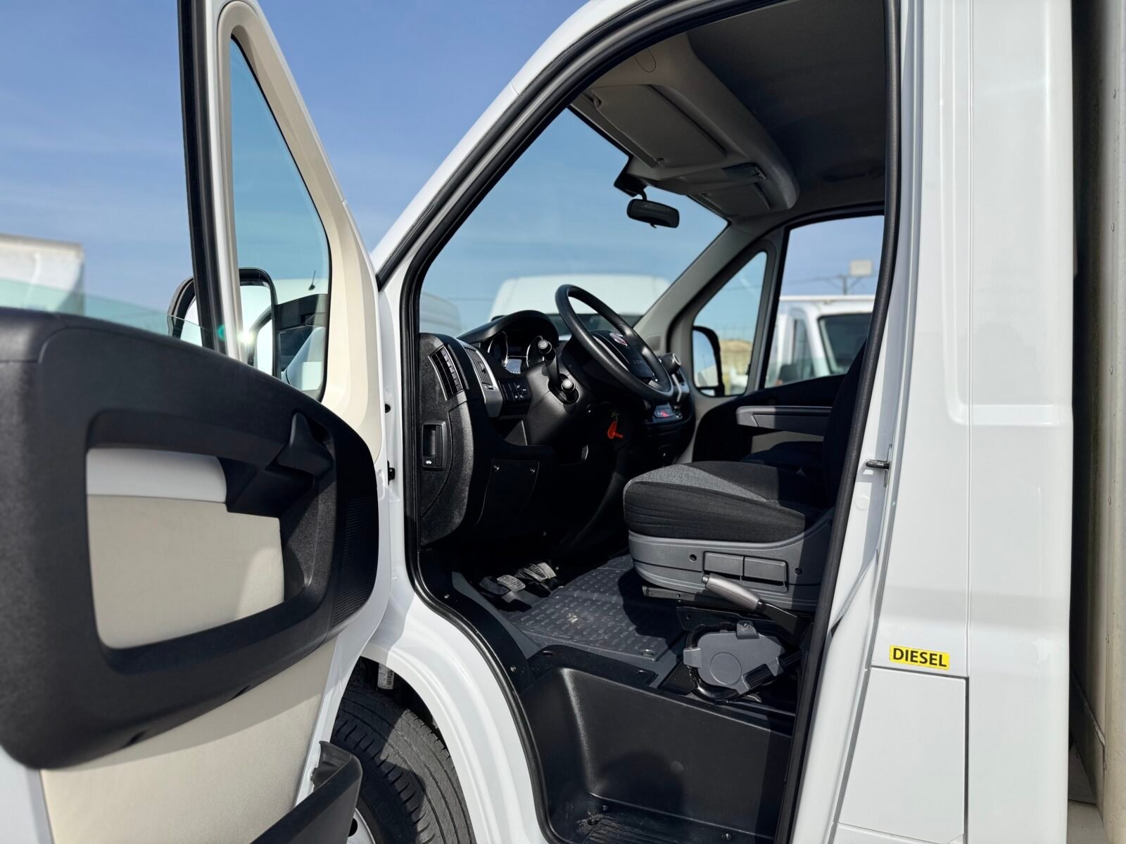 FIAT DUCATO carrozado puerta elevadora 