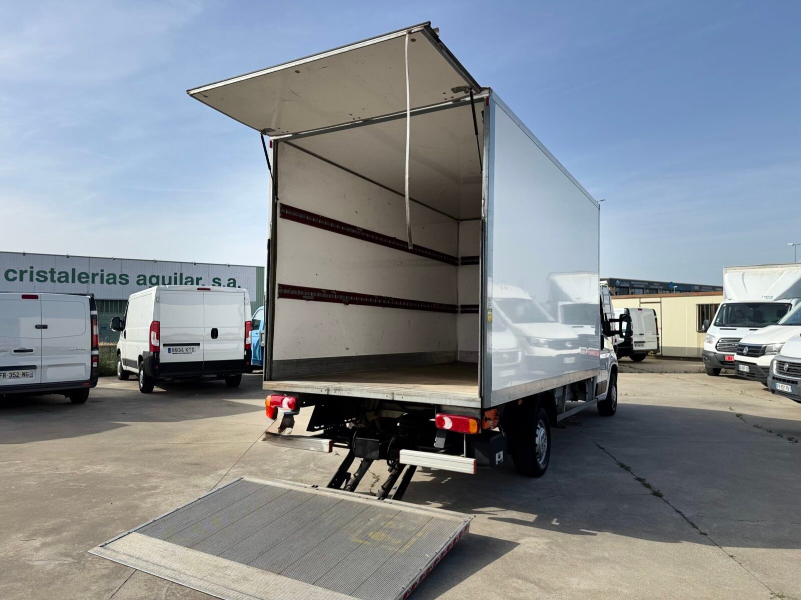 FIAT DUCATO carrozado puerta elevadora 
