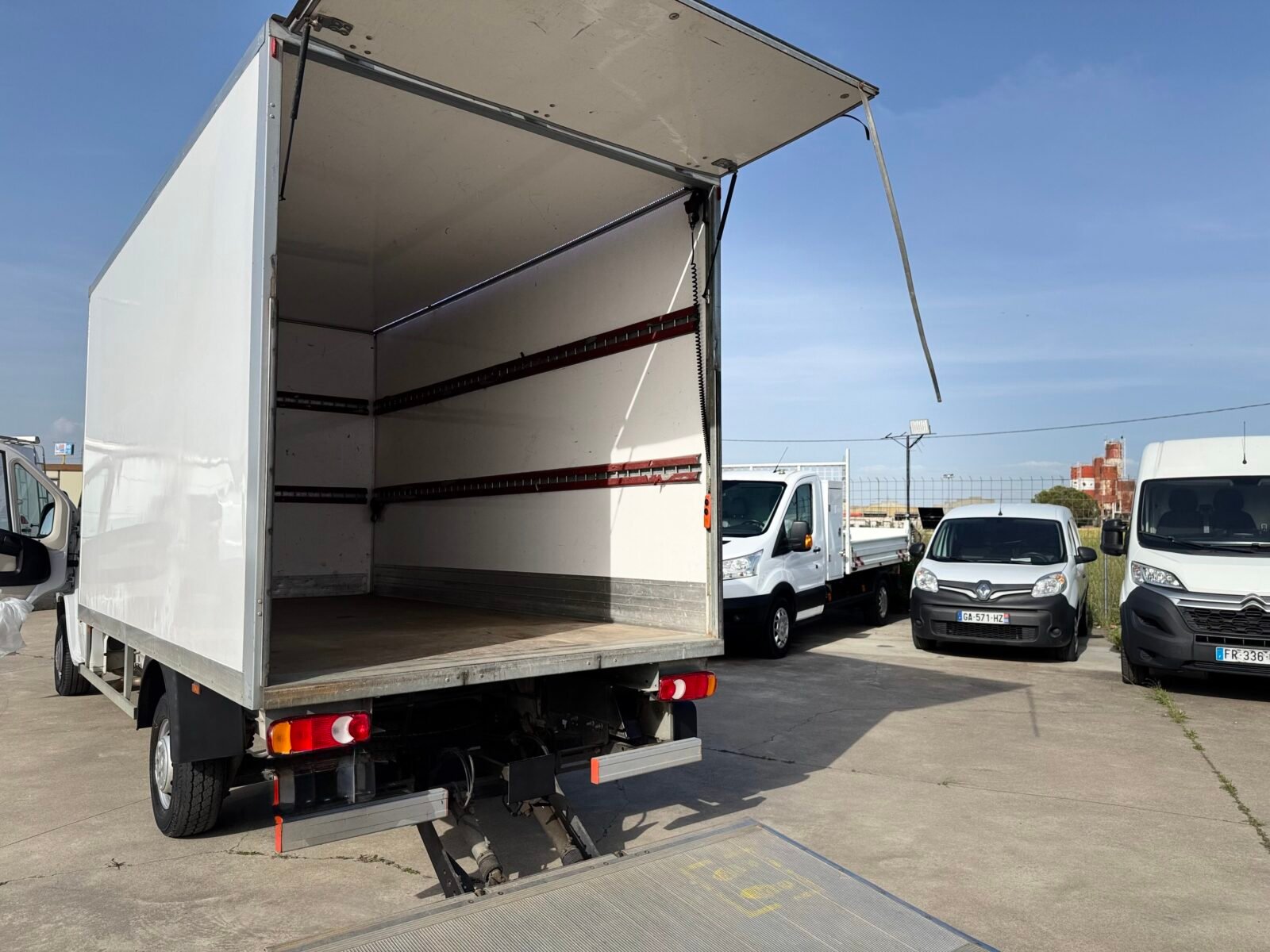 FIAT DUCATO carrozado puerta elevadora 