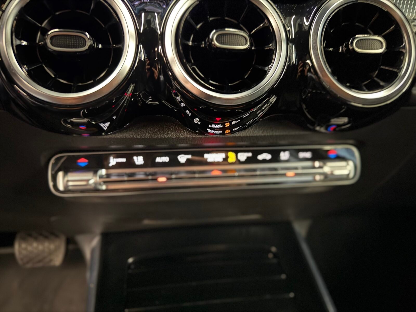 MERCEDES-BENZ glb 200