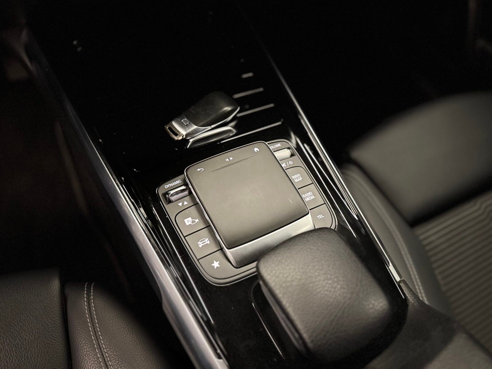 MERCEDES-BENZ glb 200