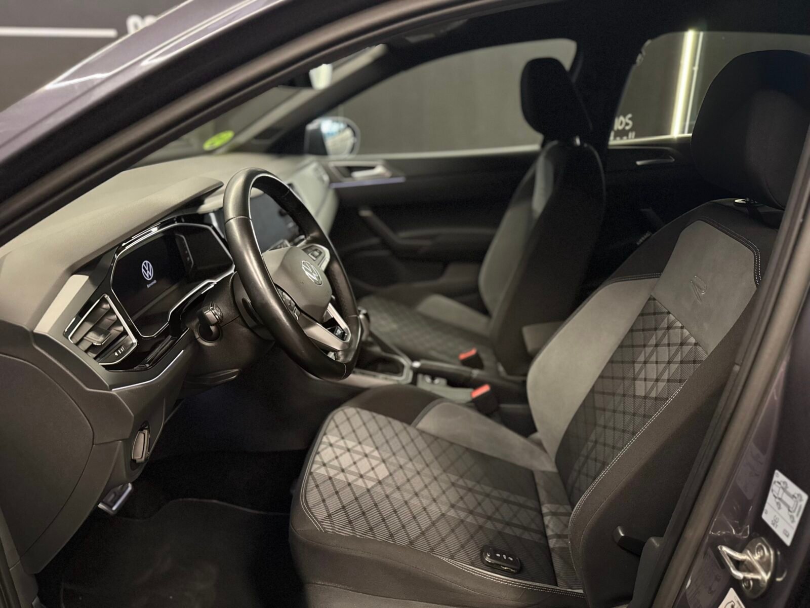 VOLKSWAGEN taigo r-line