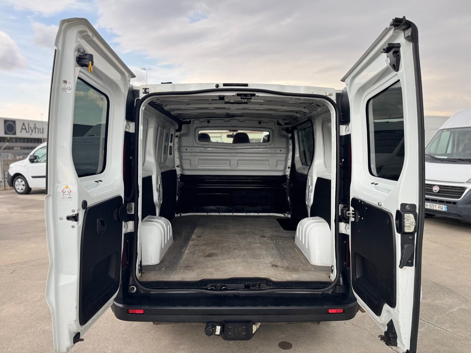 RENAULT TRAFIC L1 h1 