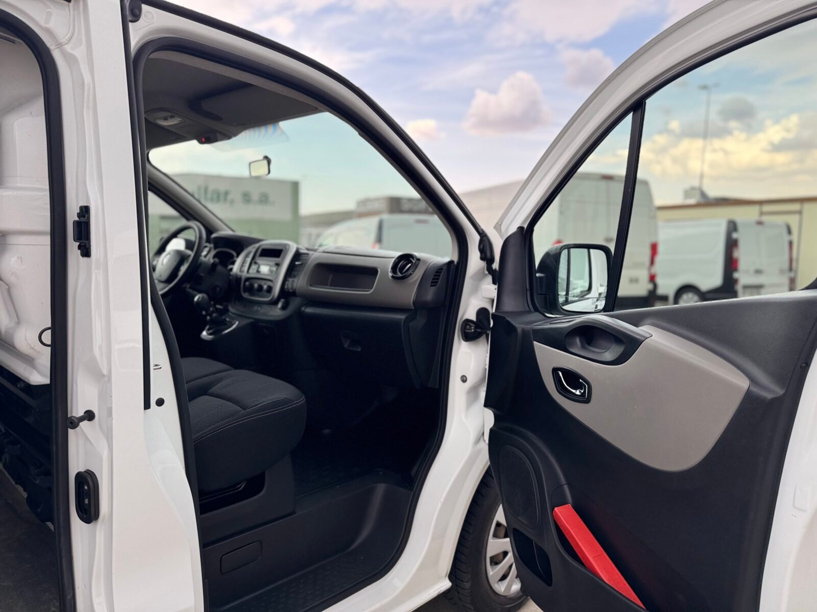 RENAULT TRAFIC L1 h1 
