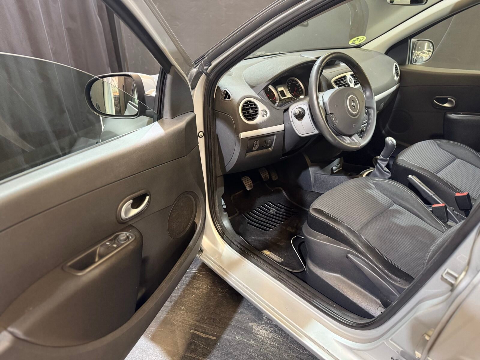 RENAULT Clio Authentique