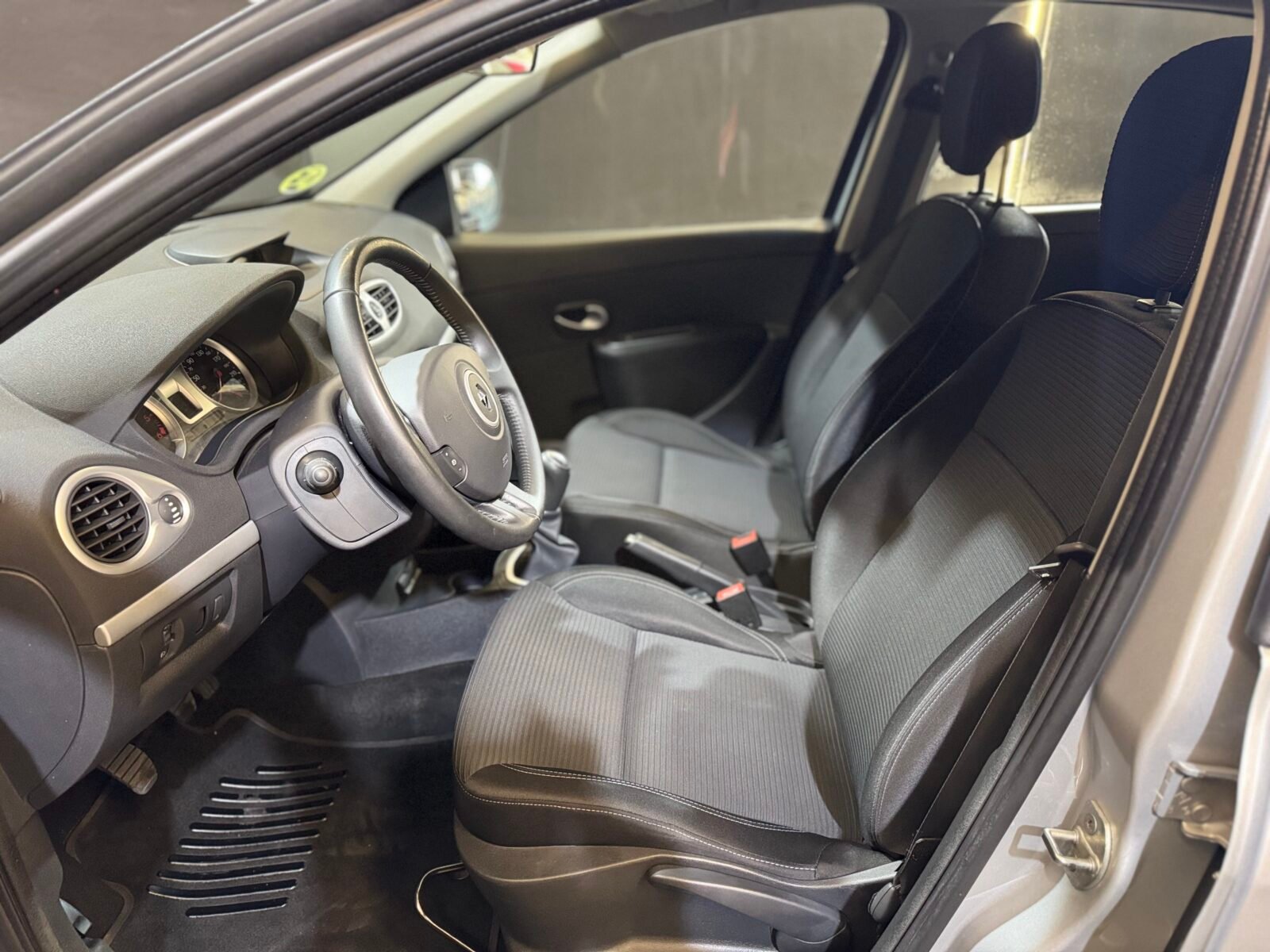 RENAULT Clio Authentique