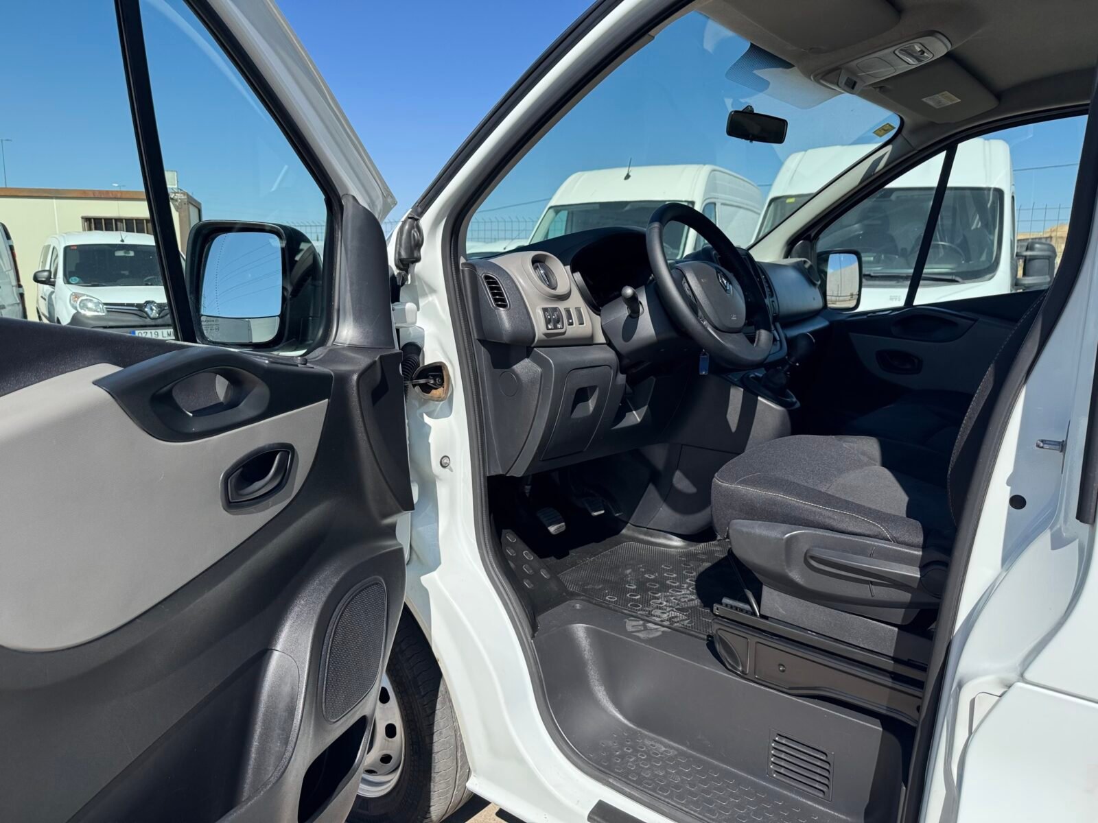 RENAULT MASTER combi 6 plazas 