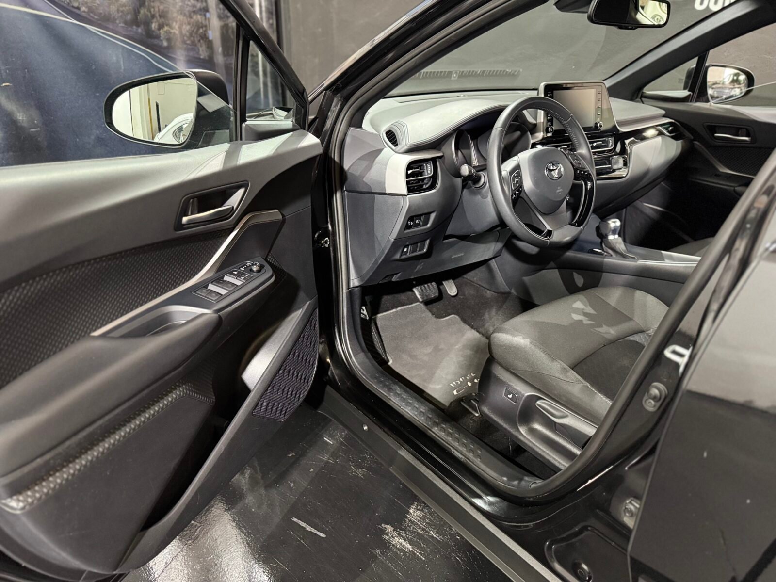 TOYOTA CH-R advance luxury