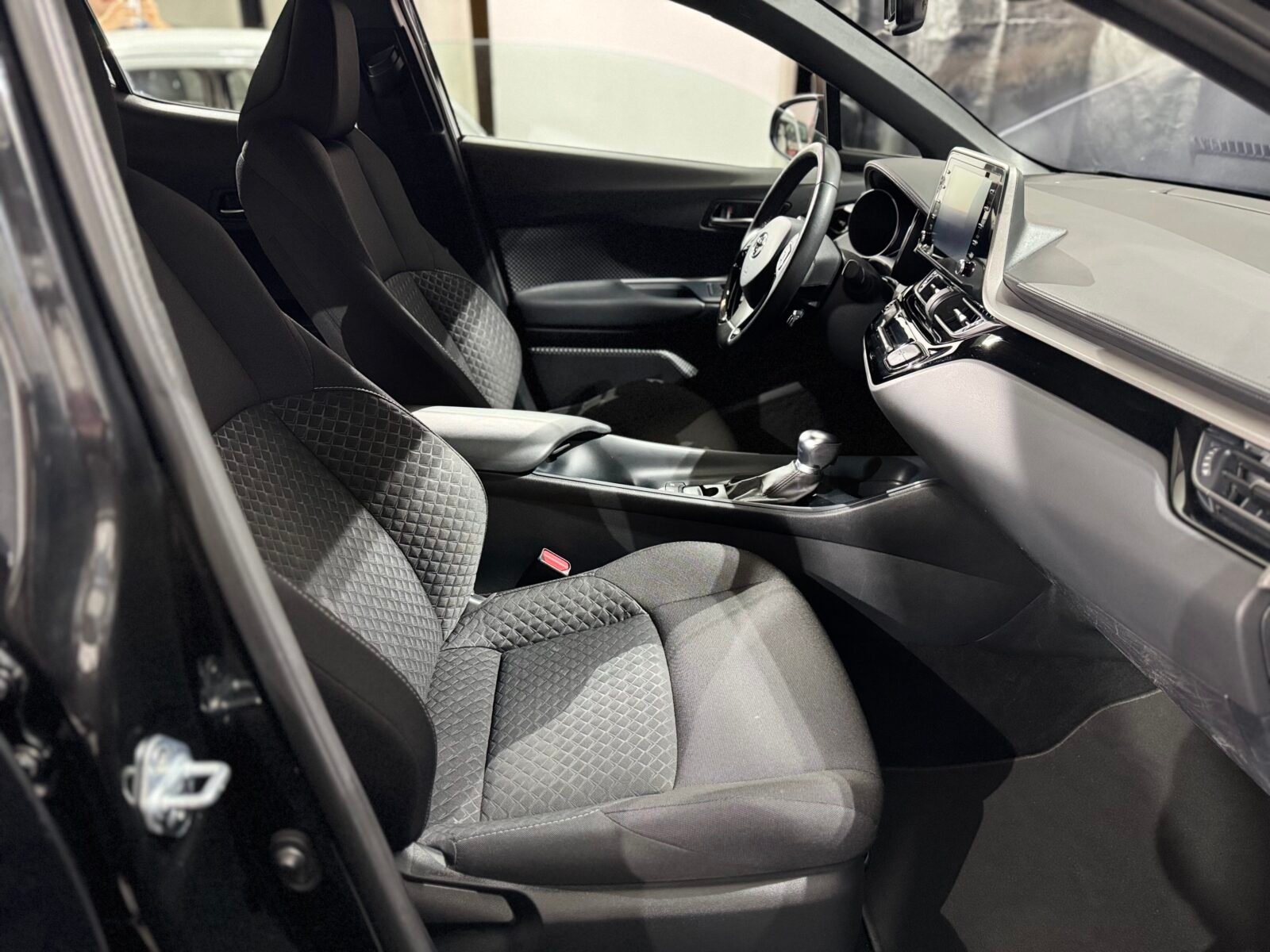 TOYOTA CH-R advance luxury