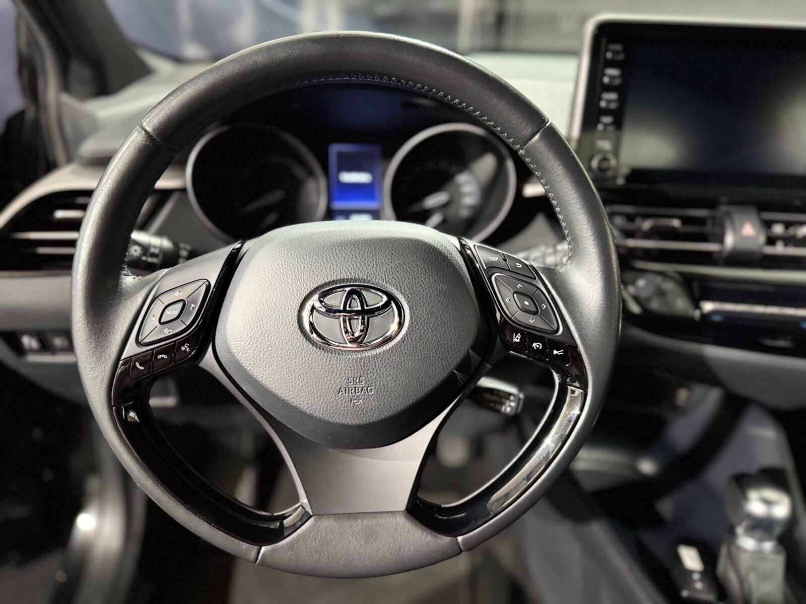 TOYOTA CH-R advance luxury