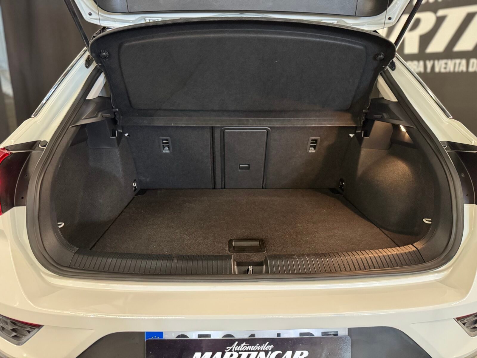 VOLKSWAGEN T-ROC DARK L