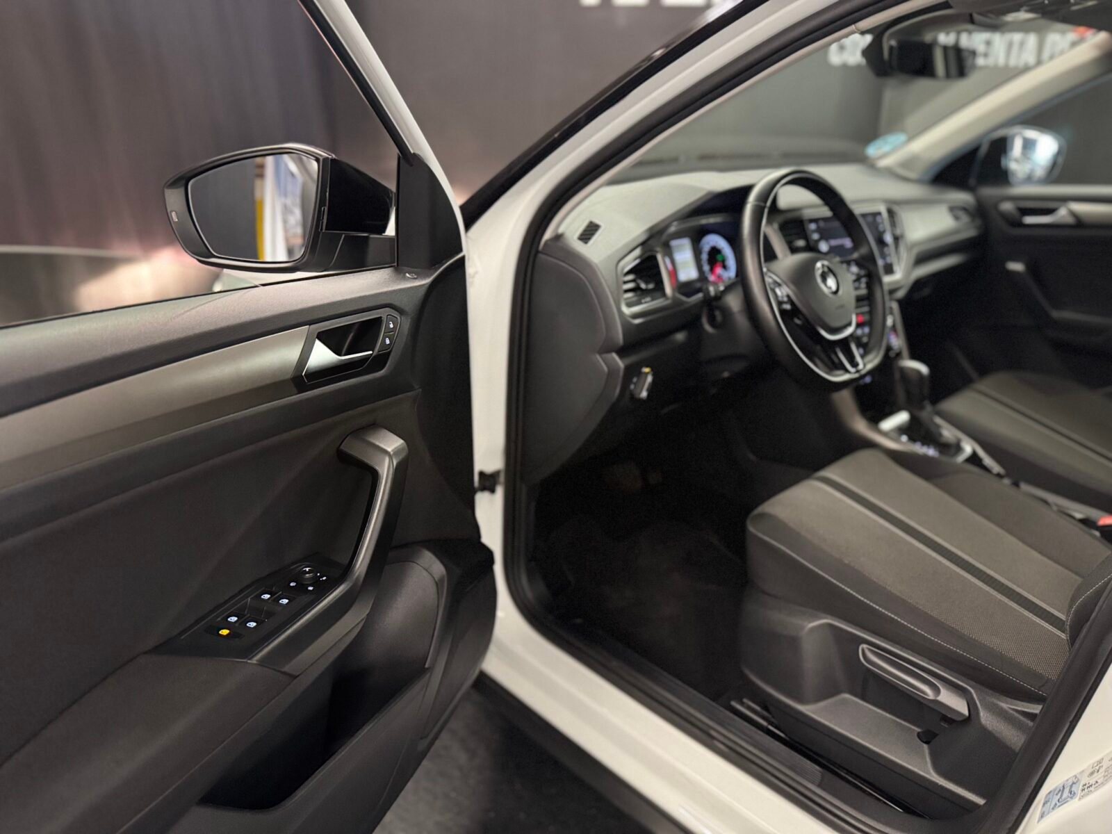 VOLKSWAGEN T-ROC DARK L
