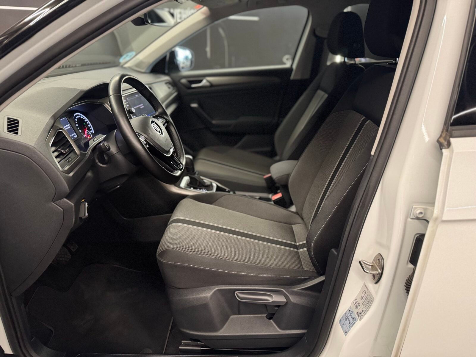 VOLKSWAGEN T-ROC DARK L