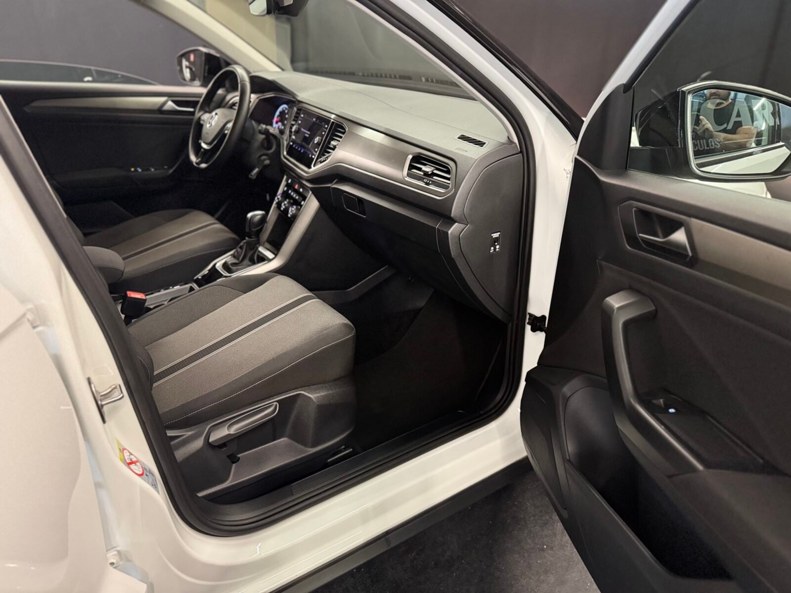 VOLKSWAGEN T-ROC DARK L