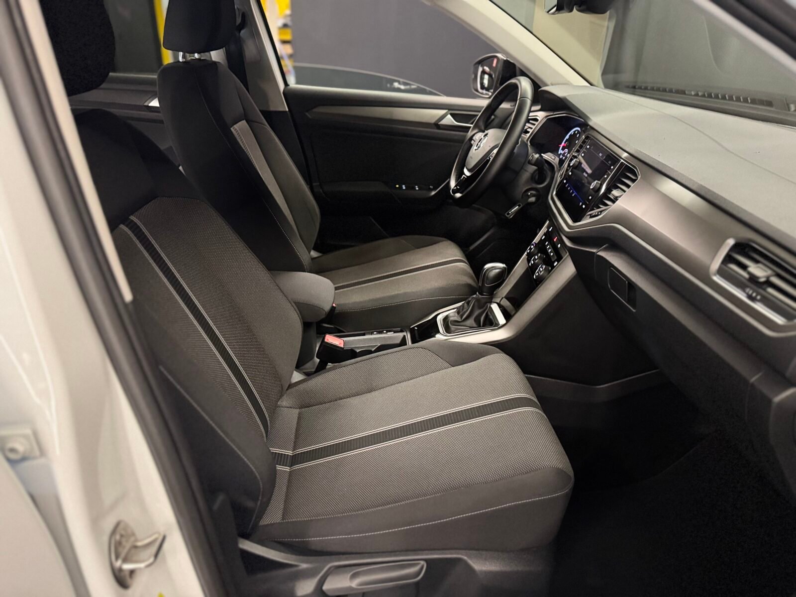VOLKSWAGEN T-ROC DARK L